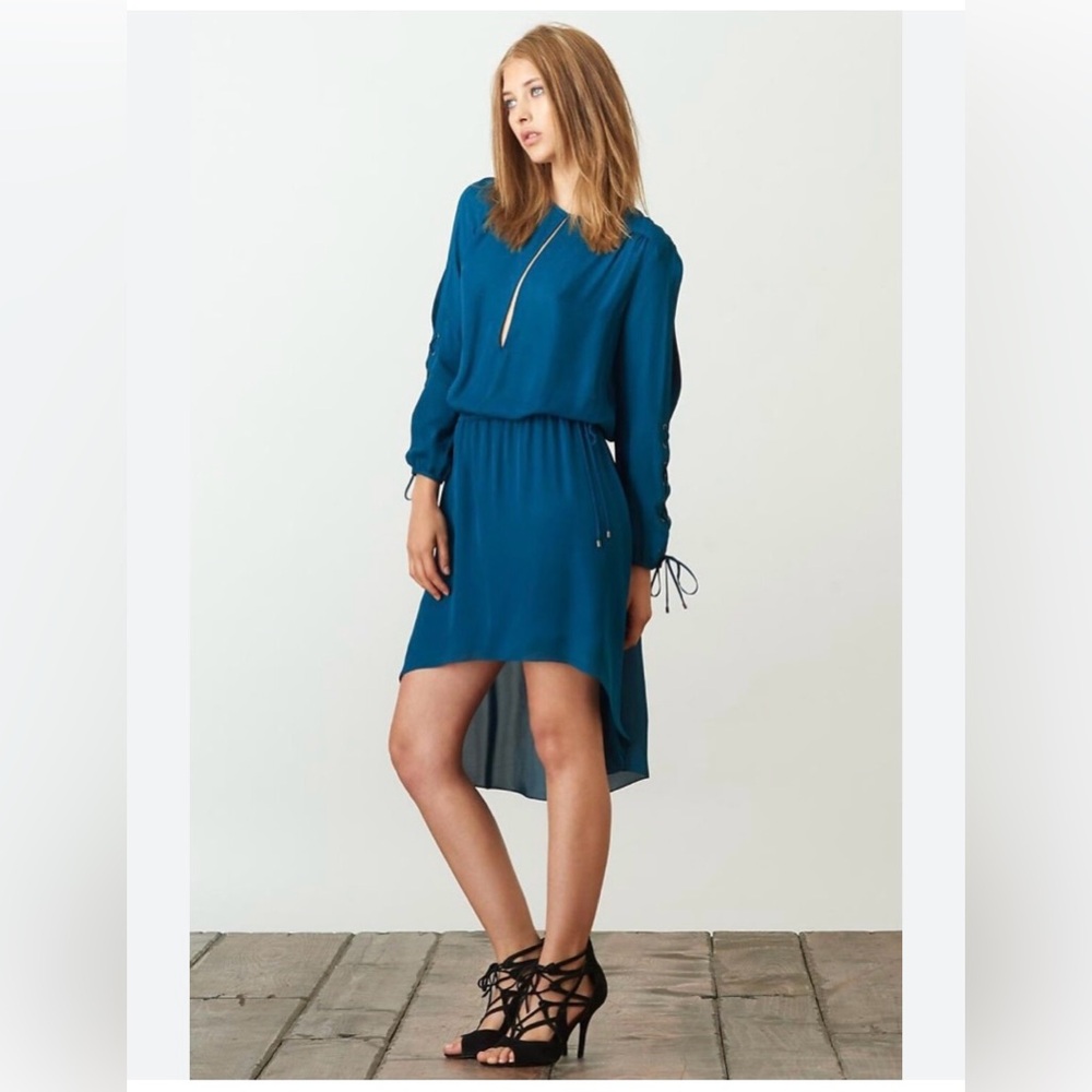 Haute Hippie Keyhole Front Split
Lace-Up Sleeve High Low‎ Silk Dress